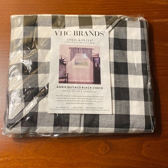 Annie Buffalo Check Swags Set of 2 - White & Black - 36” x 36” x 16” - NWT - Picture 3 of 4